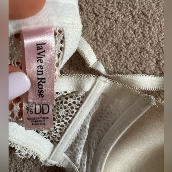 White/cream bra size 34DD - Picture 2 of 3